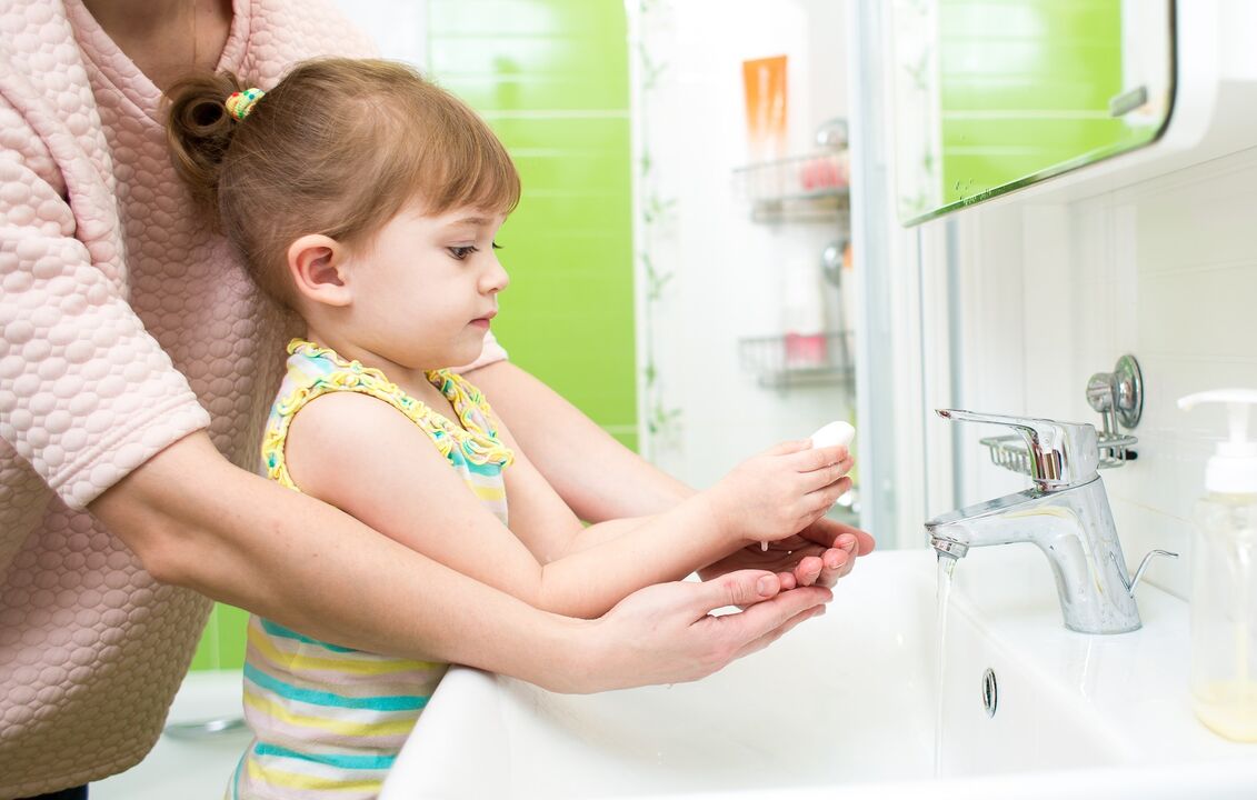 用肥皂洗手以防止感染寄生虫
